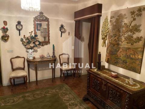 Moradia Isolada T4 em pleno Centro de Viana do Castelo com jardim