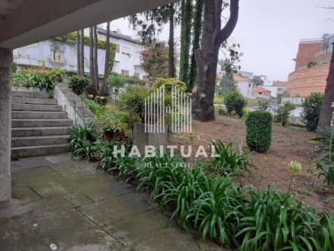 Moradia Isolada T4 em pleno Centro de Viana do Castelo com jardim