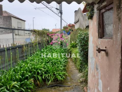 Moradia Isolada T4 em pleno Centro de Viana do Castelo com jardim