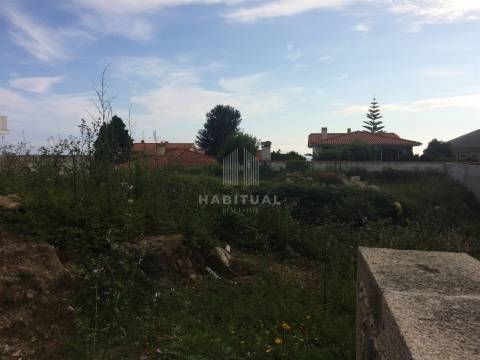 Lote com 424 m2 em Areosa