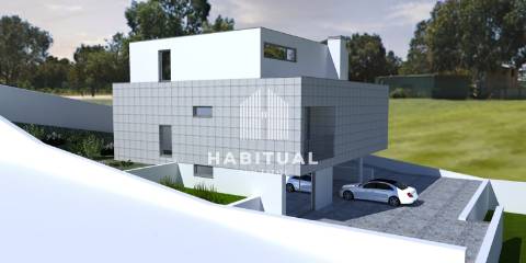 Lote com projeto em Venade