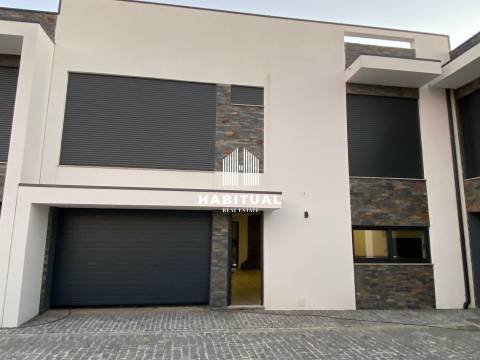 MORADIA T3 EM VALENÇA