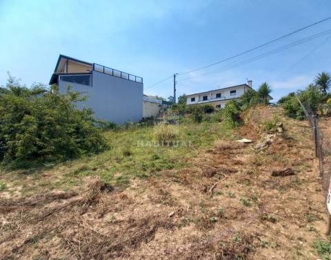 Terreno Urbano em Moreira de Geraz do Lima