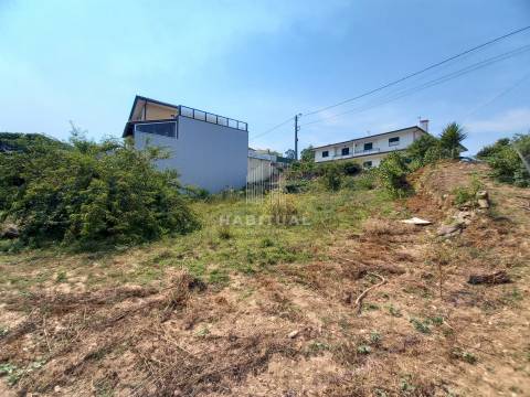 Terreno Urbano em Moreira de Geraz do Lima