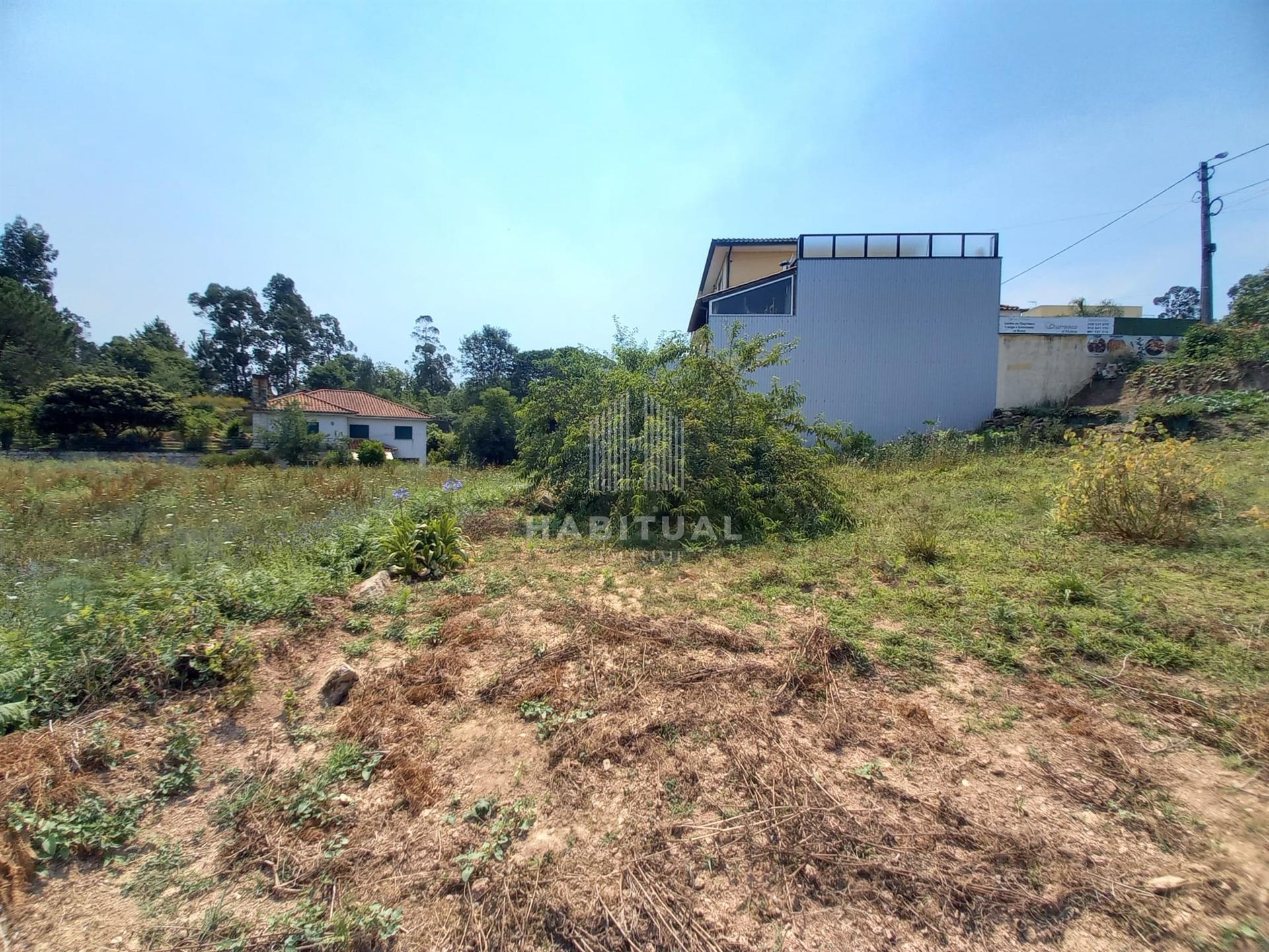 Terreno Urbano em Moreira de Geraz do Lima