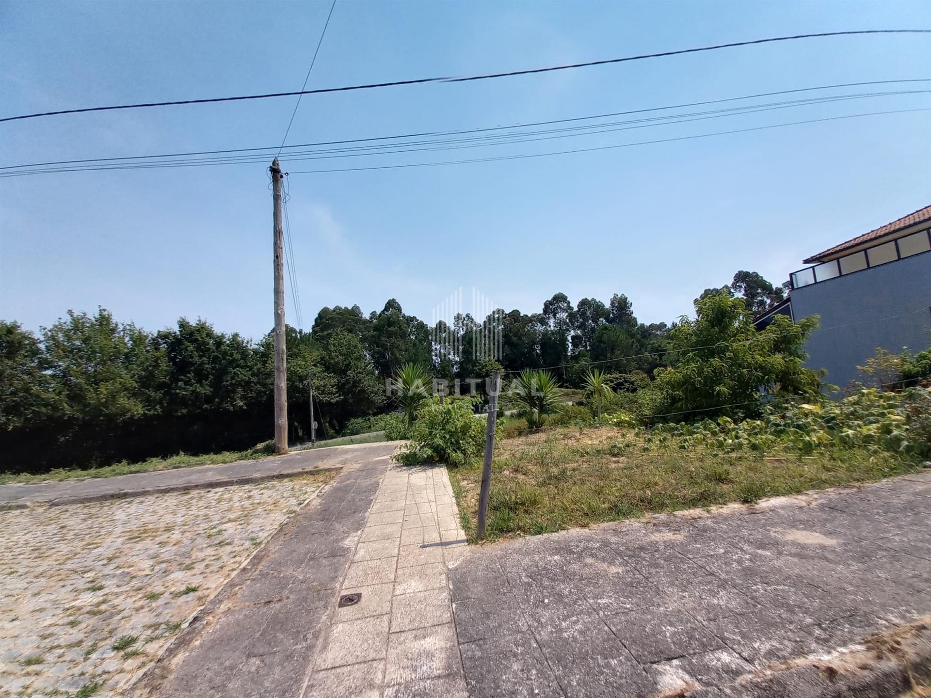 Terreno Urbano em Moreira de Geraz do Lima