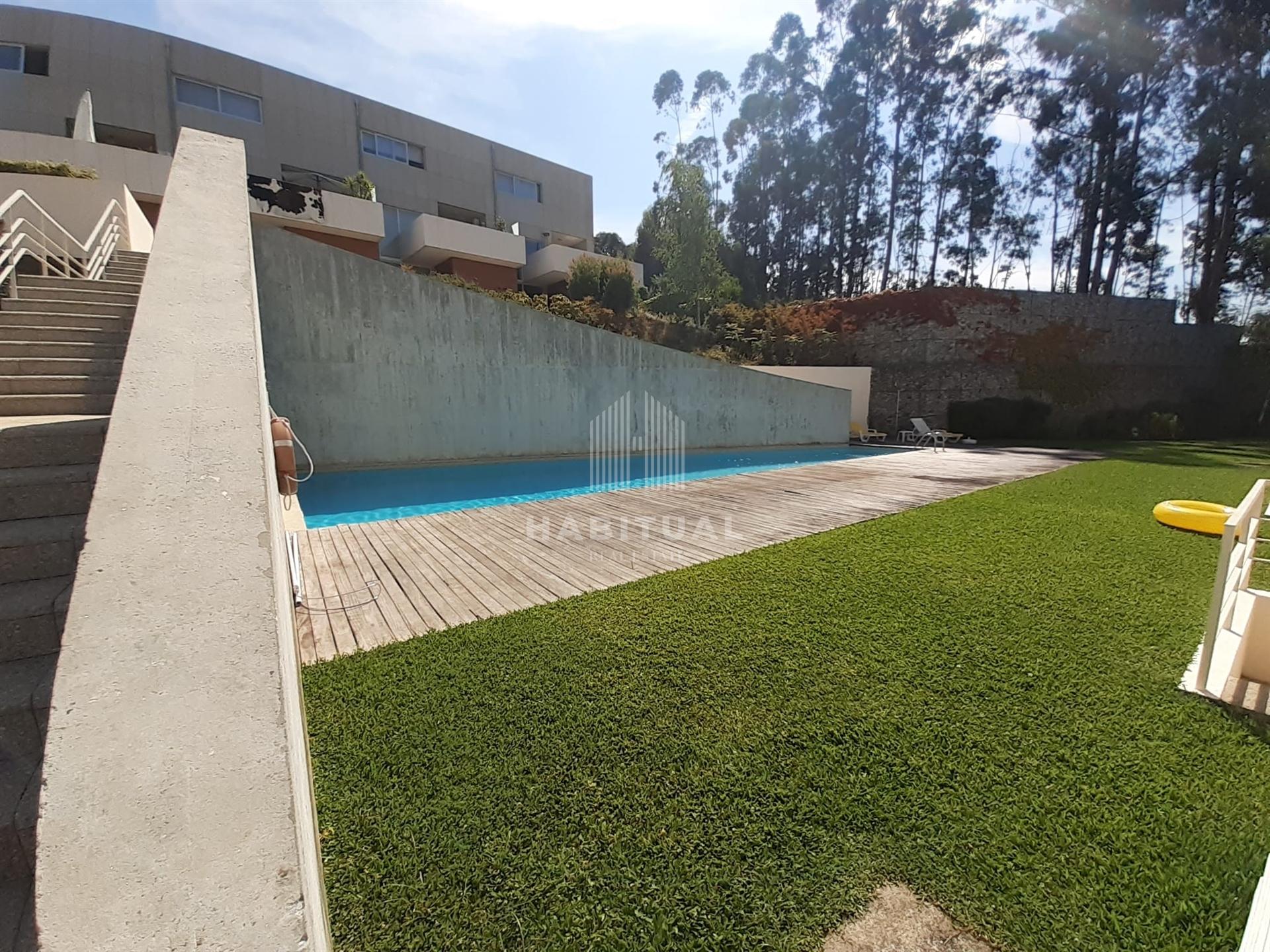 Moradia T3 Triplex em Condominio fechado com piscina e vistas rio  em Seixas