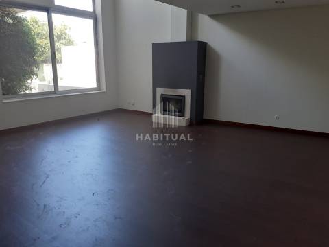 Moradia T3 Triplex em Condominio fechado com piscina e vistas rio  em Seixas