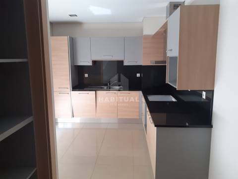 Moradia T3 Triplex em Condominio fechado com piscina e vistas rio  em Seixas