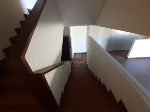 Moradia T3 Triplex em Condominio fechado com piscina e vistas rio  em Seixas