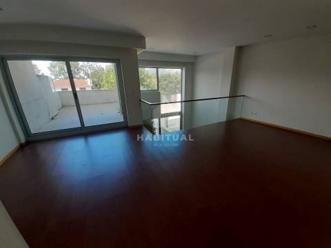 Moradia T3 Triplex em Condominio fechado com piscina e vistas rio  em Seixas