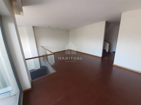 Moradia T3 Triplex em Condominio fechado com piscina e vistas rio  em Seixas