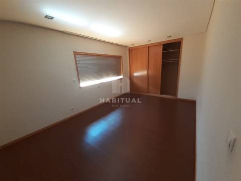 Moradia T3 Triplex em Condominio fechado com piscina e vistas rio  em Seixas