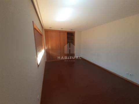 Moradia T3 Triplex em Condominio fechado com piscina e vistas rio  em Seixas