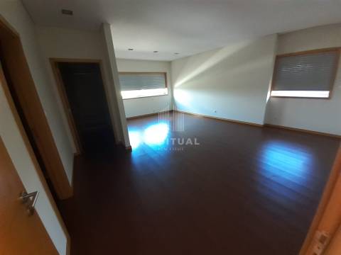 Moradia T3 Triplex em Condominio fechado com piscina e vistas rio  em Seixas