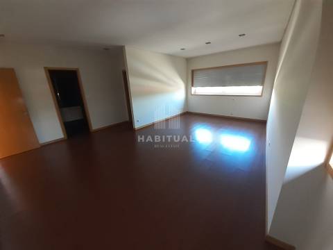 Moradia T3 Triplex em Condominio fechado com piscina e vistas rio  em Seixas