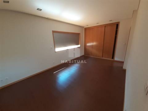 Moradia T3 Triplex em Condominio fechado com piscina e vistas rio  em Seixas