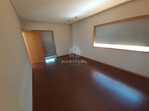 Moradia T3 Triplex em Condominio fechado com piscina e vistas rio  em Seixas