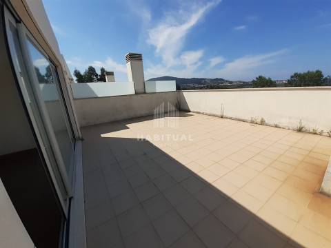 Moradia T3 Triplex em Condominio fechado com piscina e vistas rio  em Seixas