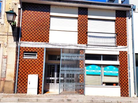 Moradia T3 no Centro de Vila de Prado