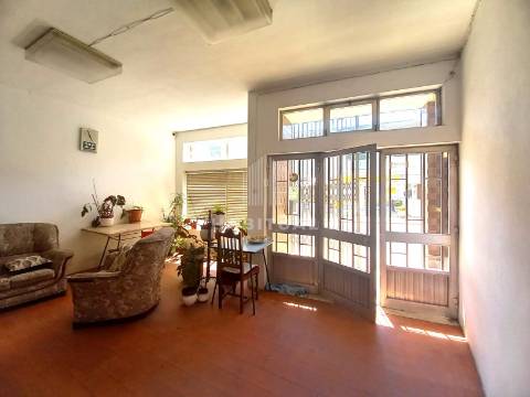 Moradia T3 no Centro de Vila de Prado