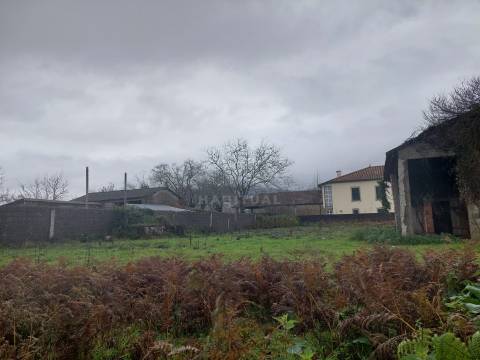 Terreno com viabilidade de construção com 490 m2 e Poço de água