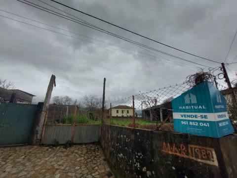 Terreno com viabilidade de construção com 490 m2 e Poço de água