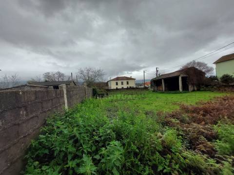 Terreno com viabilidade de construção com 490 m2 e Poço de água