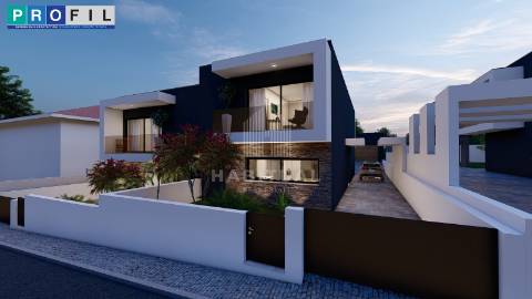 Terreno Urbano com Projeto em Darque - Santoinho