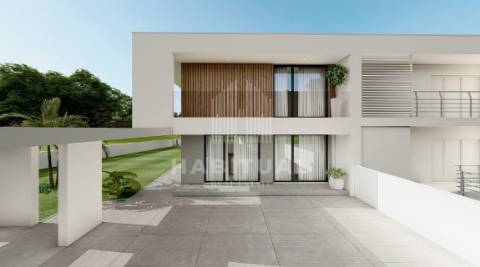 Terreno com Projeto Aprovado para Moradia T4 com Piscina em Vila Nova de Anha