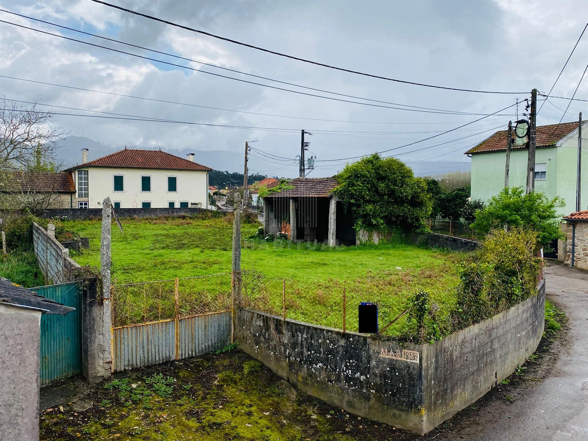 Terreno com 874 m2 em Valença