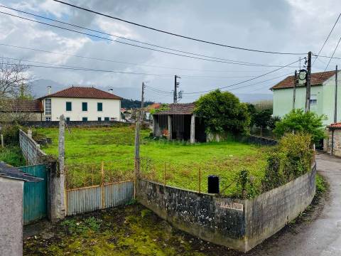 Terreno com 874 m2 em Valença