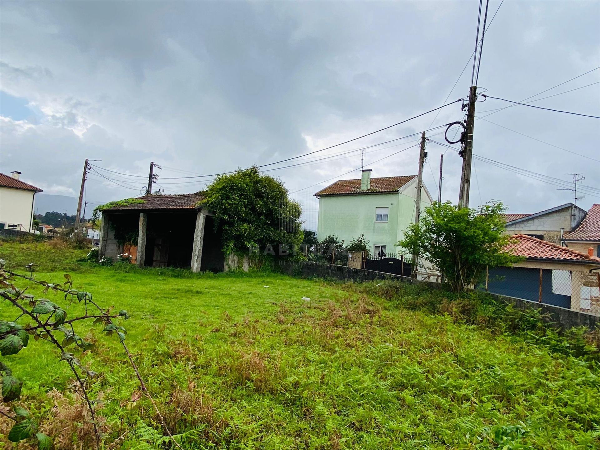 Terreno com 874 m2 em Valença