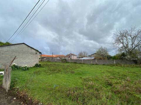 Terreno com 874 m2 em Valença