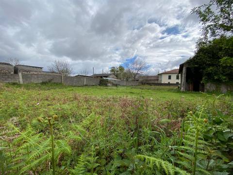 Terreno com 874 m2 em Valença
