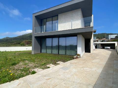 Moradia T4 Junto à Praia em Vila Praia de Âncora