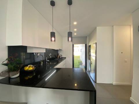 Moradia T4 Junto à Praia em Vila Praia de Âncora