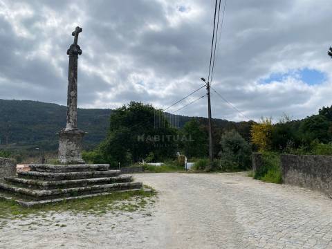 Terreno com 47982 m2 com Capela do Sec XIII  em Âncora