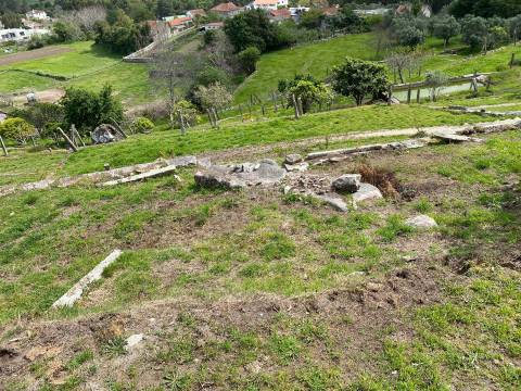 Terreno com 47982 m2 com Capela do Sec XIII  em Âncora