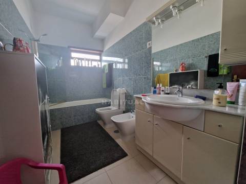 Andar Moradia T3+1 com Logradouro e Garagem na Meadela