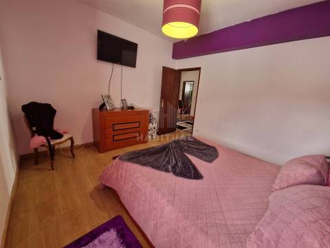 Andar Moradia T3+1 com Logradouro e Garagem na Meadela