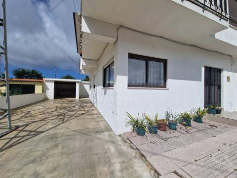 Andar Moradia T3+1 com Logradouro e Garagem na Meadela