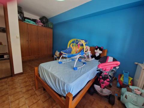 Andar Moradia T3+1 com Logradouro e Garagem na Meadela