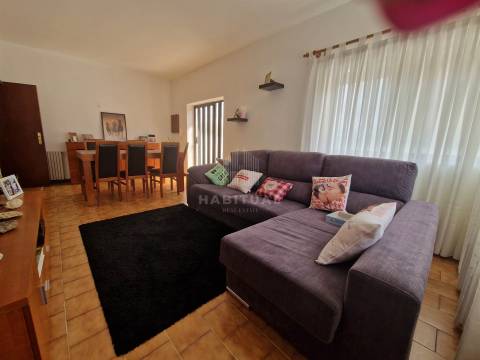 Andar Moradia T3+1 com Logradouro e Garagem na Meadela