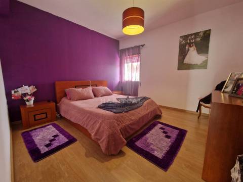 Andar Moradia T3+1 com Logradouro e Garagem na Meadela