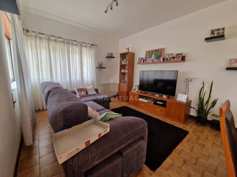 Andar Moradia T3+1 com Logradouro e Garagem na Meadela