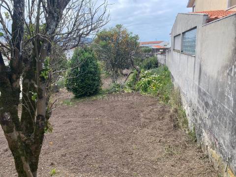 Terreno em Vila Praia de Âncora com 702 m2