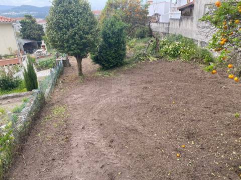 Terreno em Vila Praia de Âncora com 702 m2