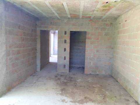 Terreno com Moradia Inacabada em Anais - Ponte de Lima