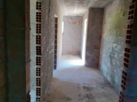 Terreno com Moradia Inacabada em Anais - Ponte de Lima